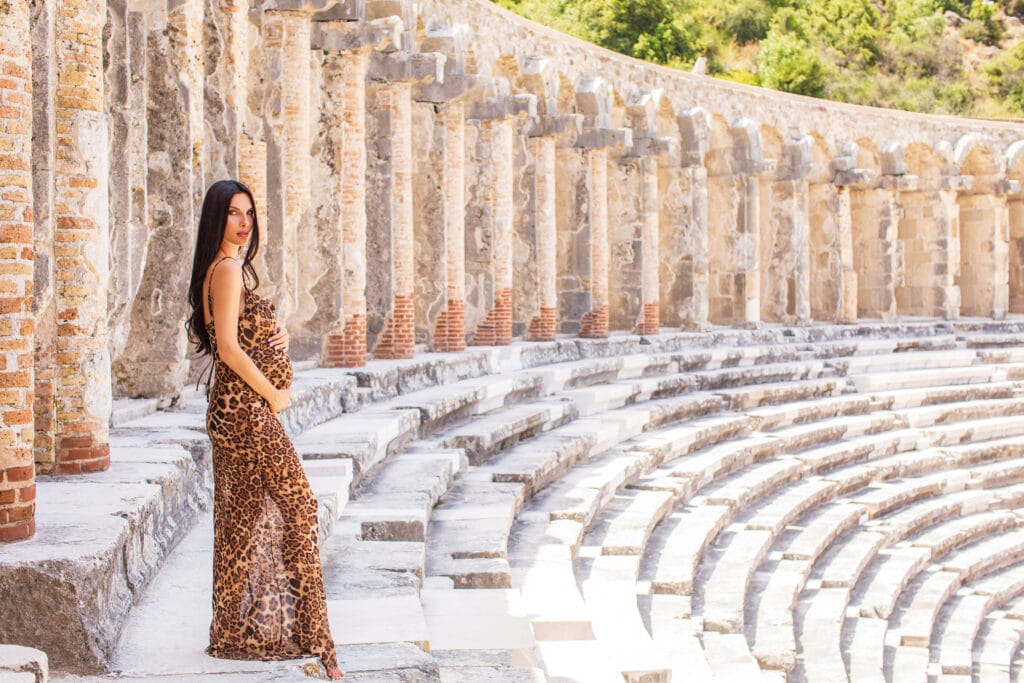 Фотосессия в амфитиатре античного города Перге