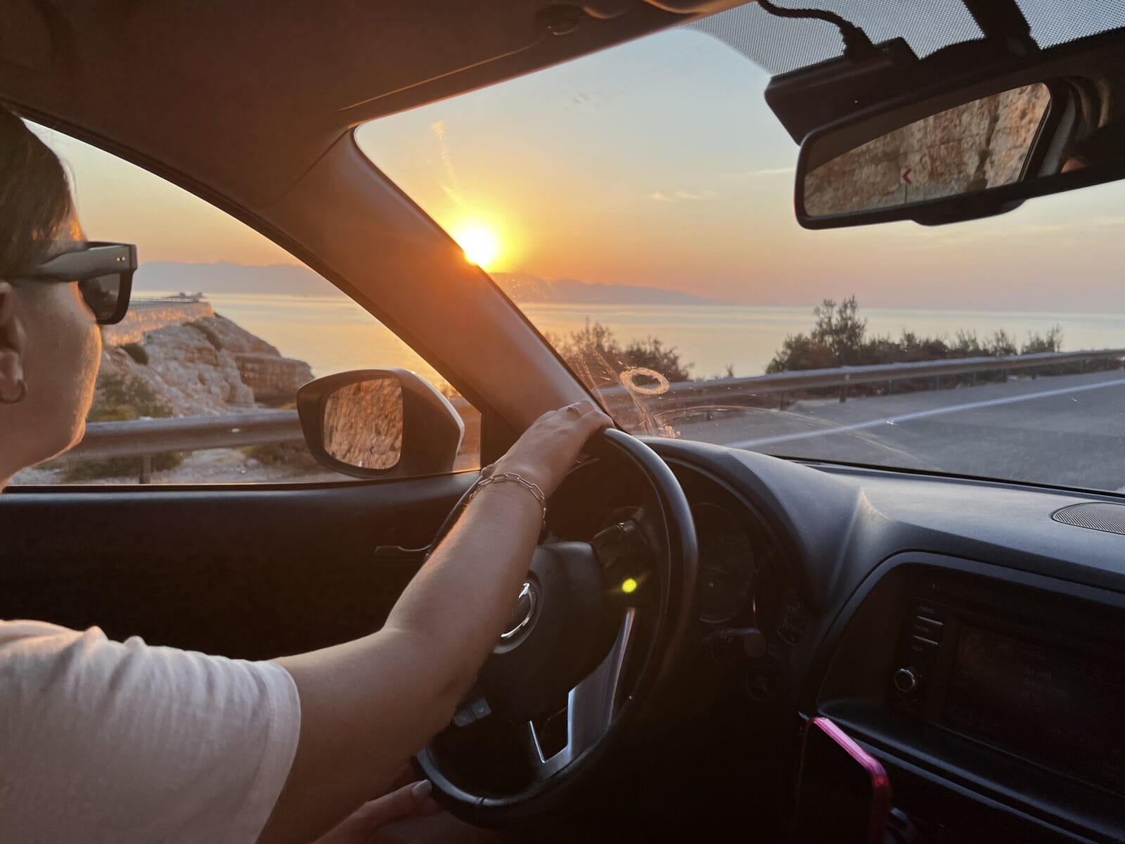 Восход по дороге на остров Кастелоризон из Анталии.